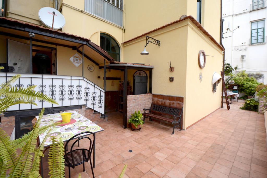 Apartamento L'Homme Tranquille Salerno Exterior foto